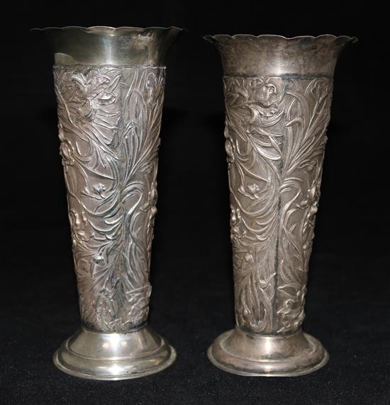 A pair of Edwardian silver spill vase with blue glass liners, London 1904, C H Dumenit, 20cms